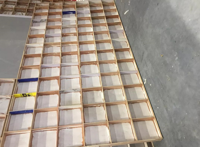 北京展會搭建設(shè)計中展臺板墻結(jié)構(gòu)如何制作的？